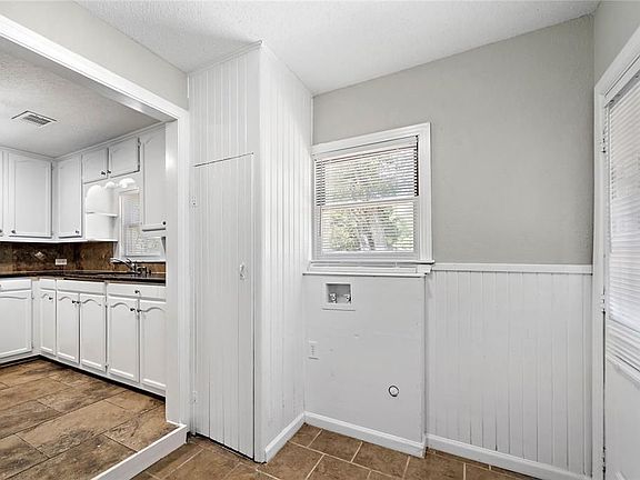 3rd image of 5821 Bruce Dr