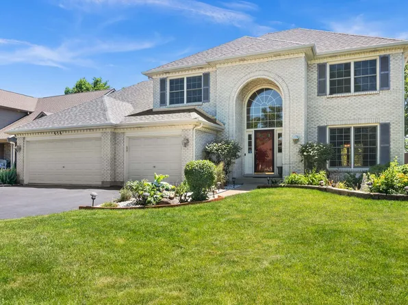 656 Hammer Ln, North Aurora, IL 60542