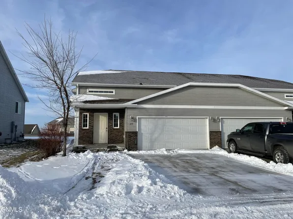213 8th St NW, Watford City, ND 58854