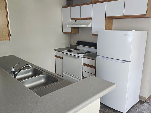 5th image of 2737 S Pond St APT 102