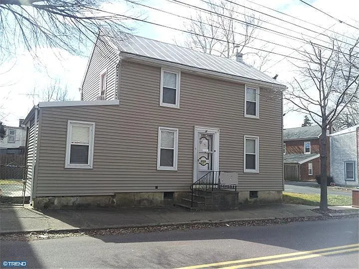 16 Beech St photo 1