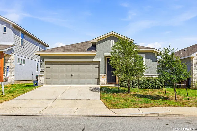 3 bed, 2.0 bath, 1861 sqft, $2,295 — Photo 2