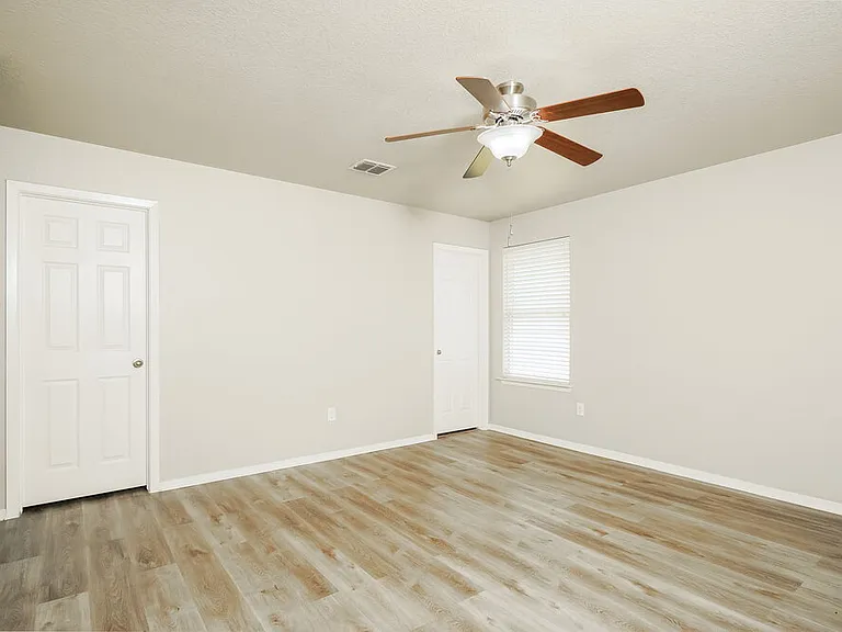 3215 Pedernales Dr — Photo 10