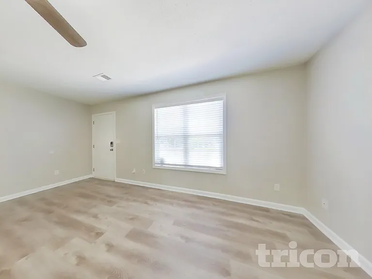 1173 Woodwind Dr — Photo 2