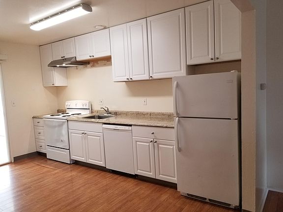 3rd image of 230 Nob Hill Ter