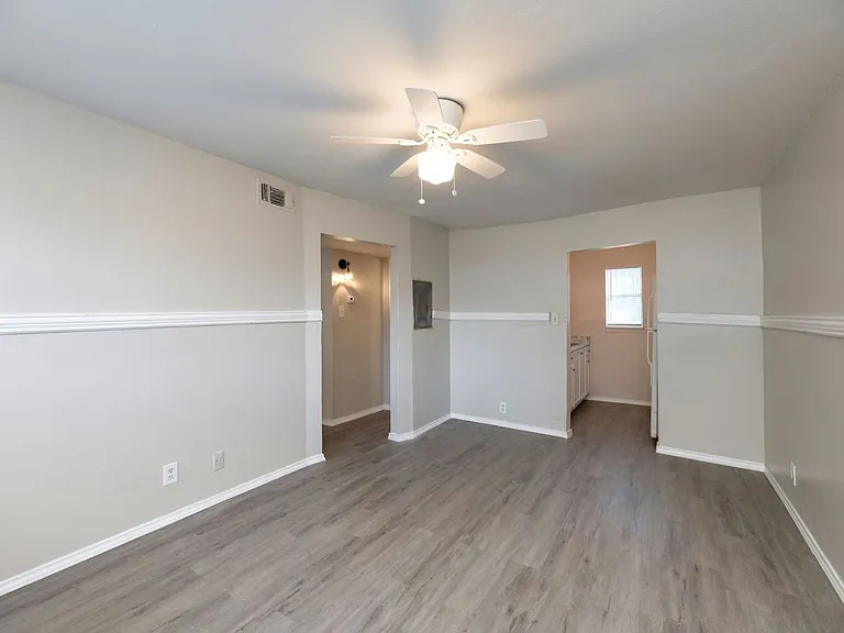 2408 Meyers St — Photo 3