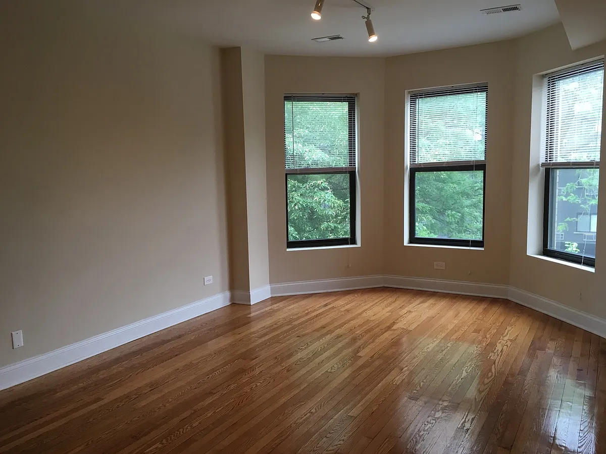 Building Photo - 5400 N Winthrop Ave #2