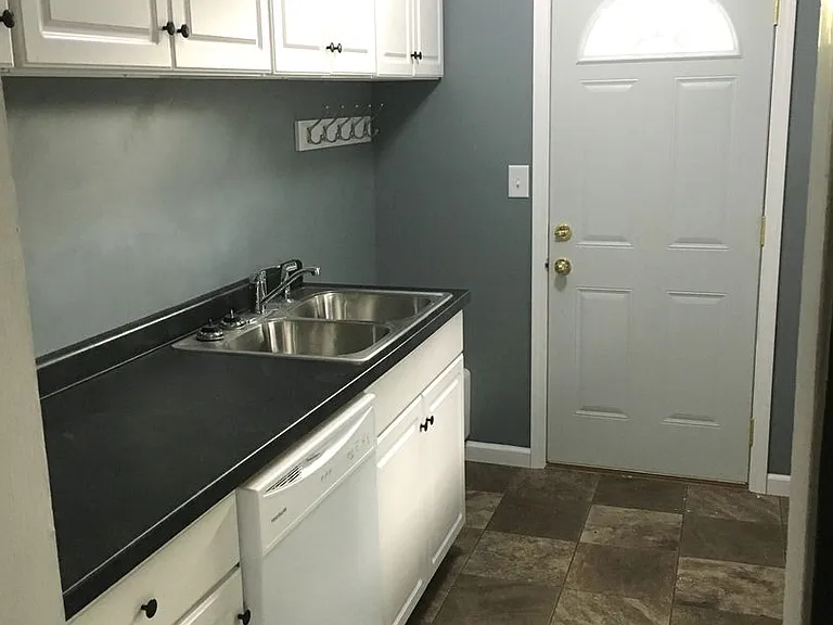 20 3rd St SE — Photo 3