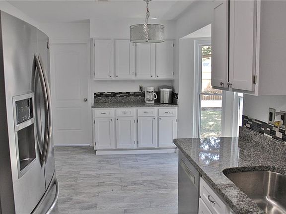 4th image of 1329 Mistywood Ln