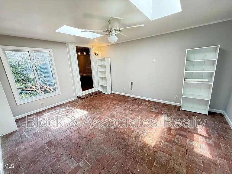 2667 Davis St — Photo 18
