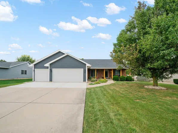 1214 Kramer Ln, Sandwich, IL 60548