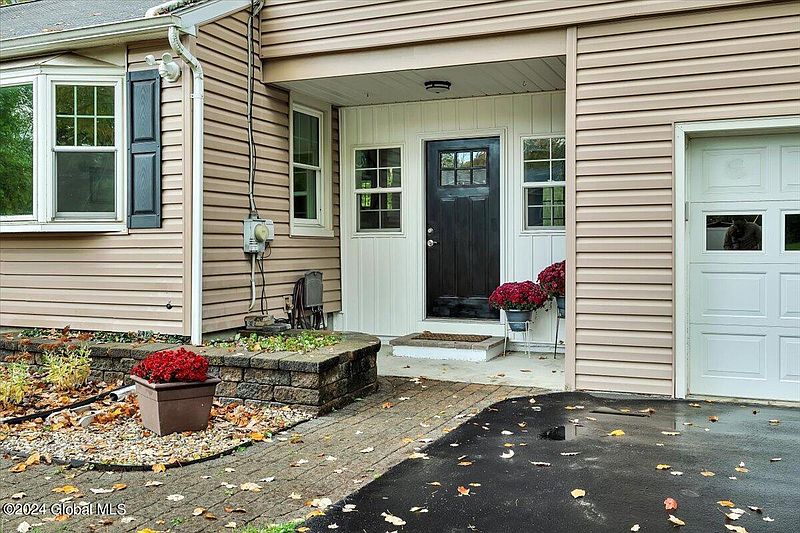 4th image of 8 Lenann Drive