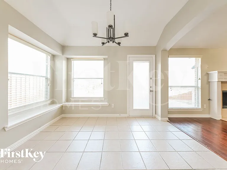 3108 Silver Creek Dr — Photo 5