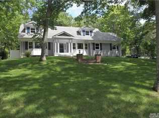 93 Lone Oak Path, Smithtown, NY 11787