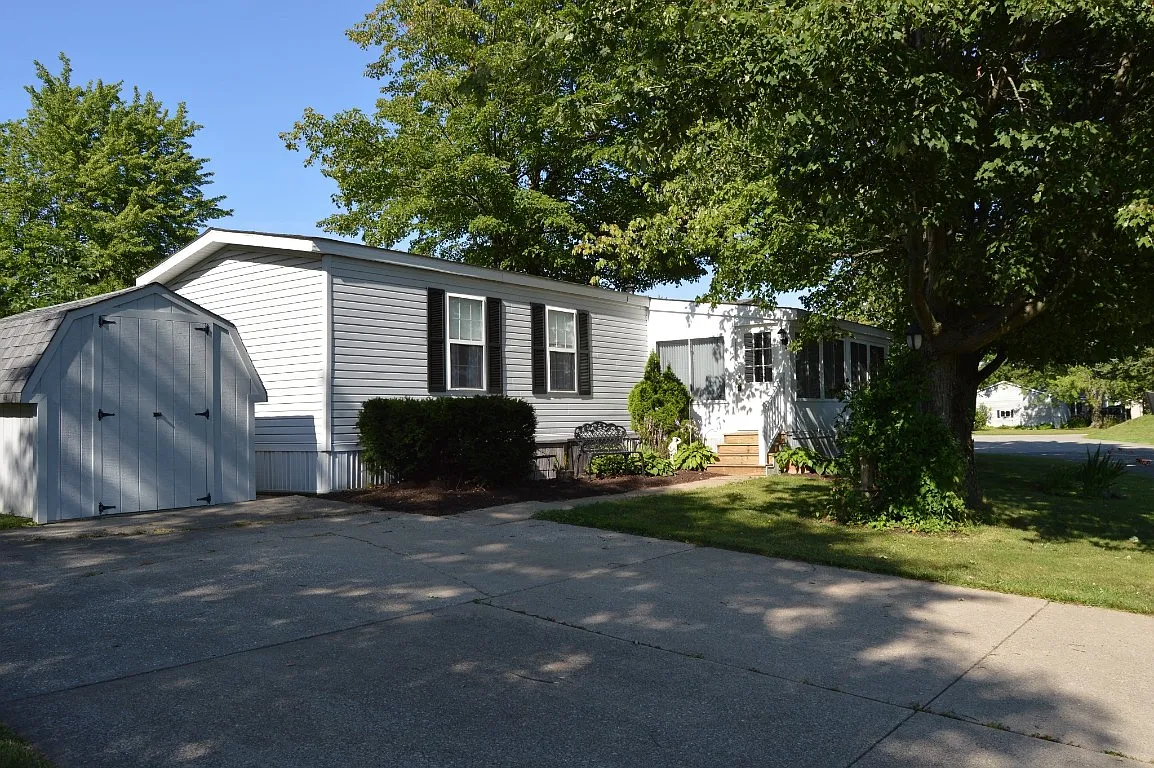 8249 Cloveridge Dr photo 1