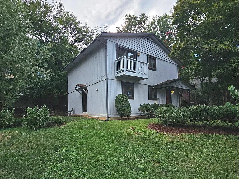 1108 N Rockingham St — Photo 2