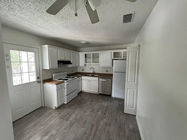 6400 Madison St — Photo 2