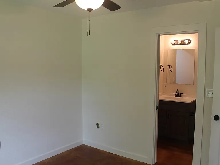 301 E Bowie Ave #A — Photo 8