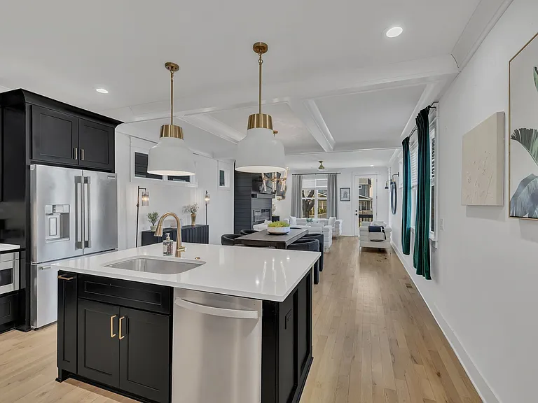 611B James Ave — Photo 18