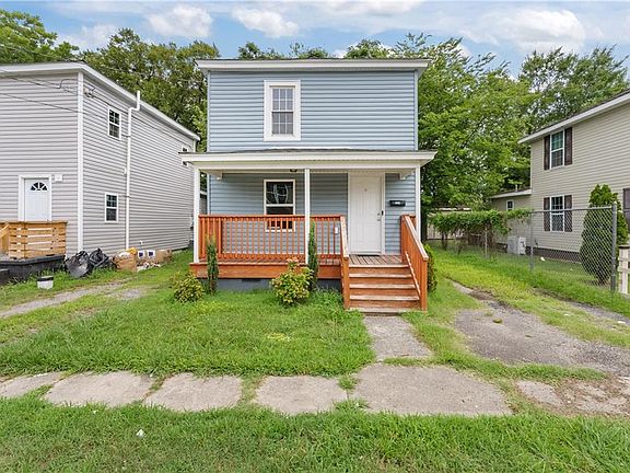 2nd image of 206 Oak St