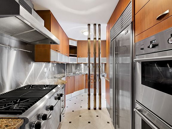 3rd image of 22-26 W 15th St APT 9B