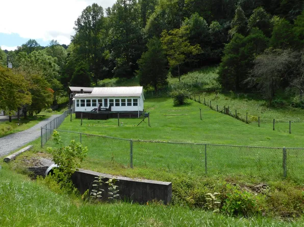 930 Terrys Fork Rd, Wallins, KY 40873