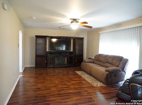 5th image of 1107 Sampson Dr
