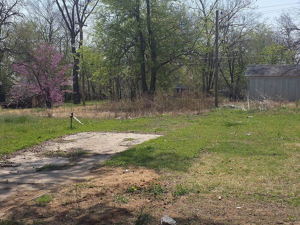 2nd image of 1108 E Haskell St