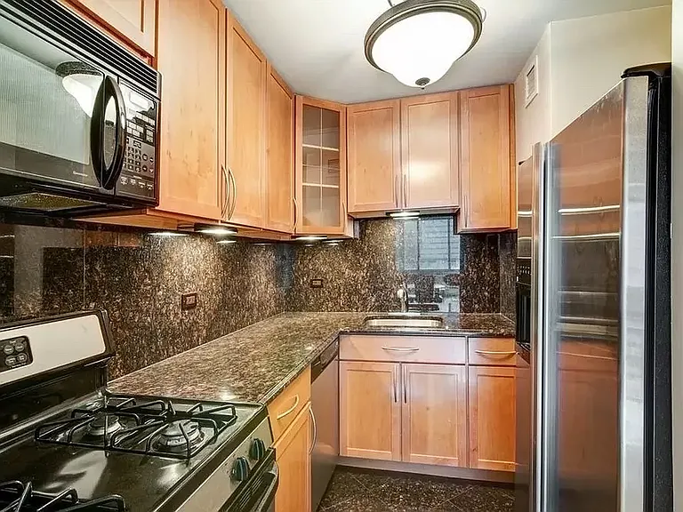 236 E 47th St #15F — Photo 4
