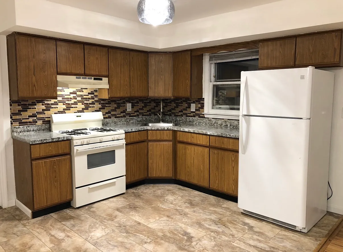 Cherrywood Ct, Staten Island — Photo 1