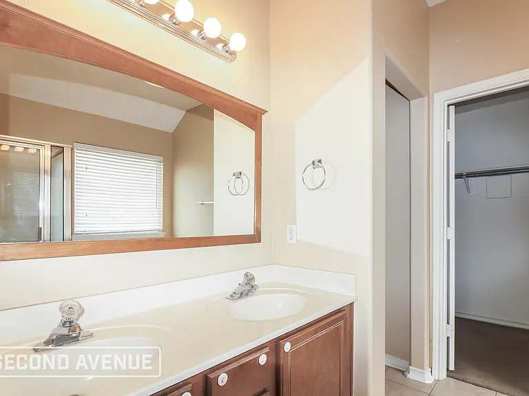 5945 Sutherland Dr — Photo 13