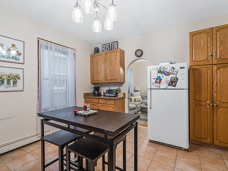422 Hanover St #3 — Photo 4