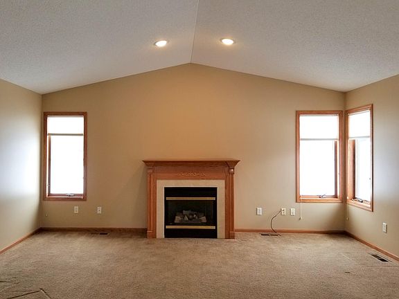 5th image of 828 Village Ave