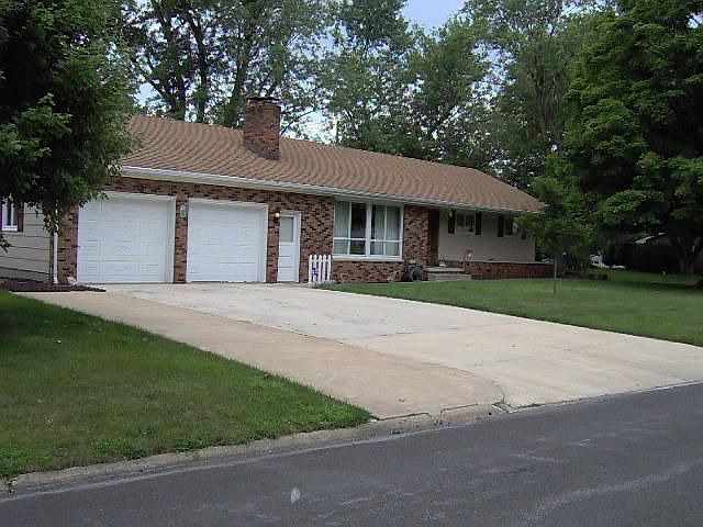 1st image of 214 W Gloria Dr