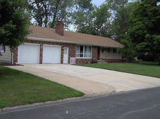 214 W Gloria Dr, Eureka, IL