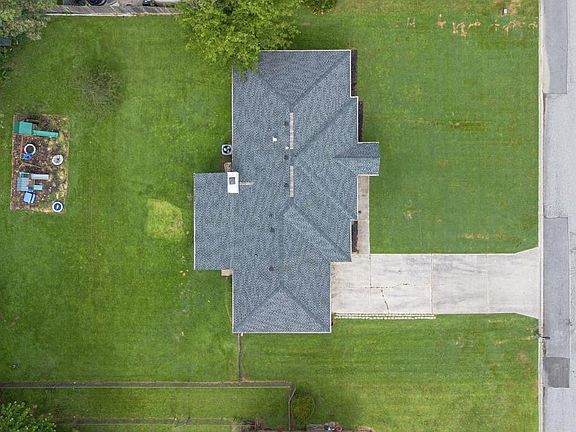 4th image of 211 Wellsley Way