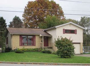 806 Oakwood St SE, North Canton, OH
