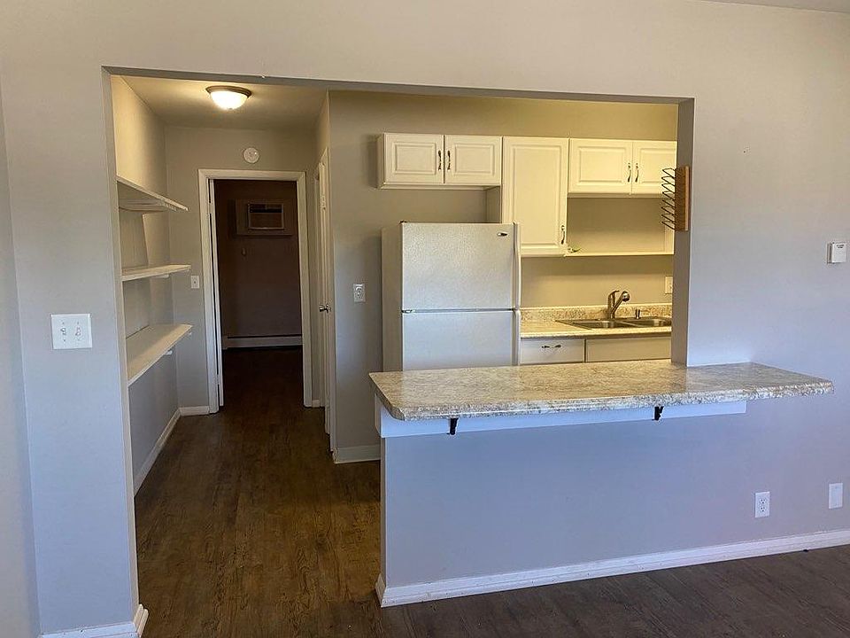 2nd image of 115 E 2nd St