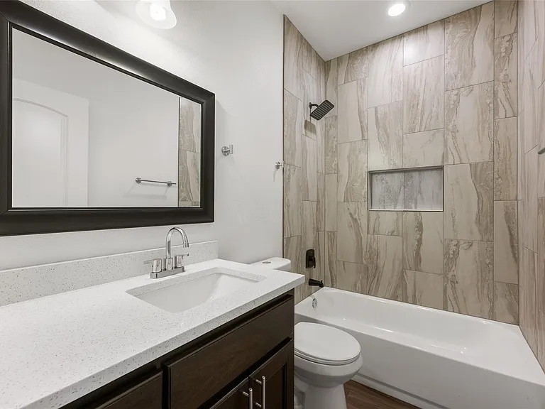 15407 Armstrong Ave — Photo 24