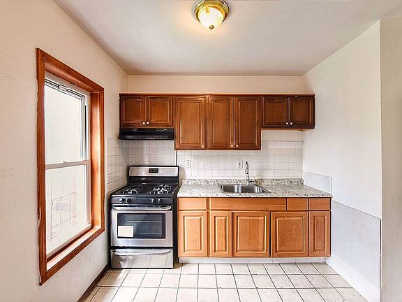 3rd image of 518 51st St