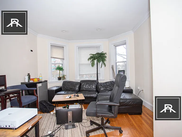 71 Thatcher St #202 — Photo 3