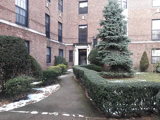 Rented by Chartwell Forest Hills Realty | media 2