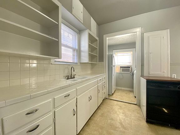 4th image of 3209 Harris Park Ave