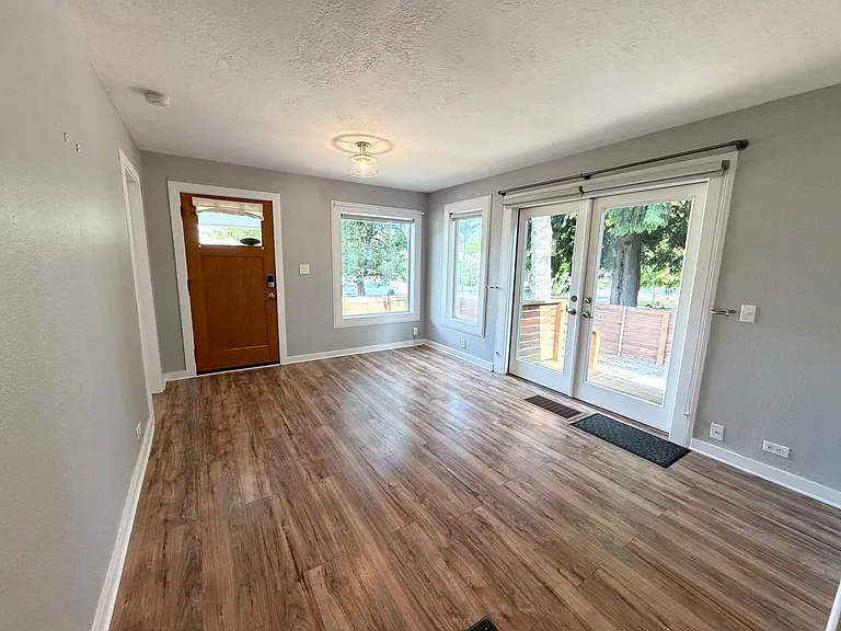 9216 N Portsmouth Ave — Photo 14