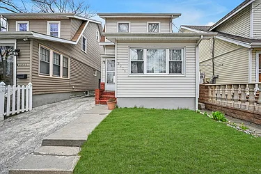 92-05 Spgfield Boulevard