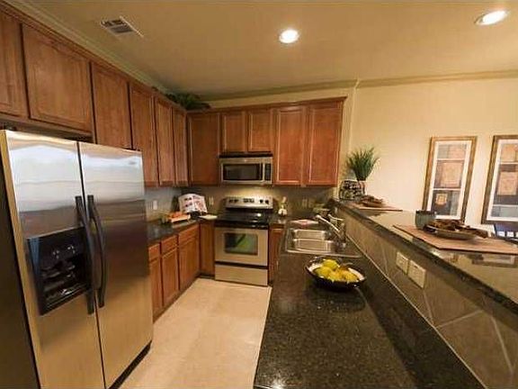 3rd image of 2101 Town Centre Dr APT 2005