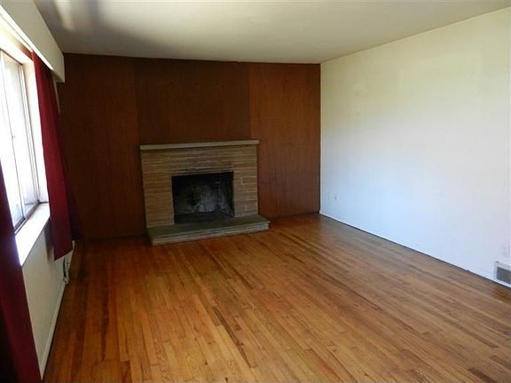 2nd image of 2649 Shadycrest Dr