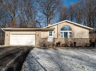 114 Manor Ct, Slinger, WI 53086