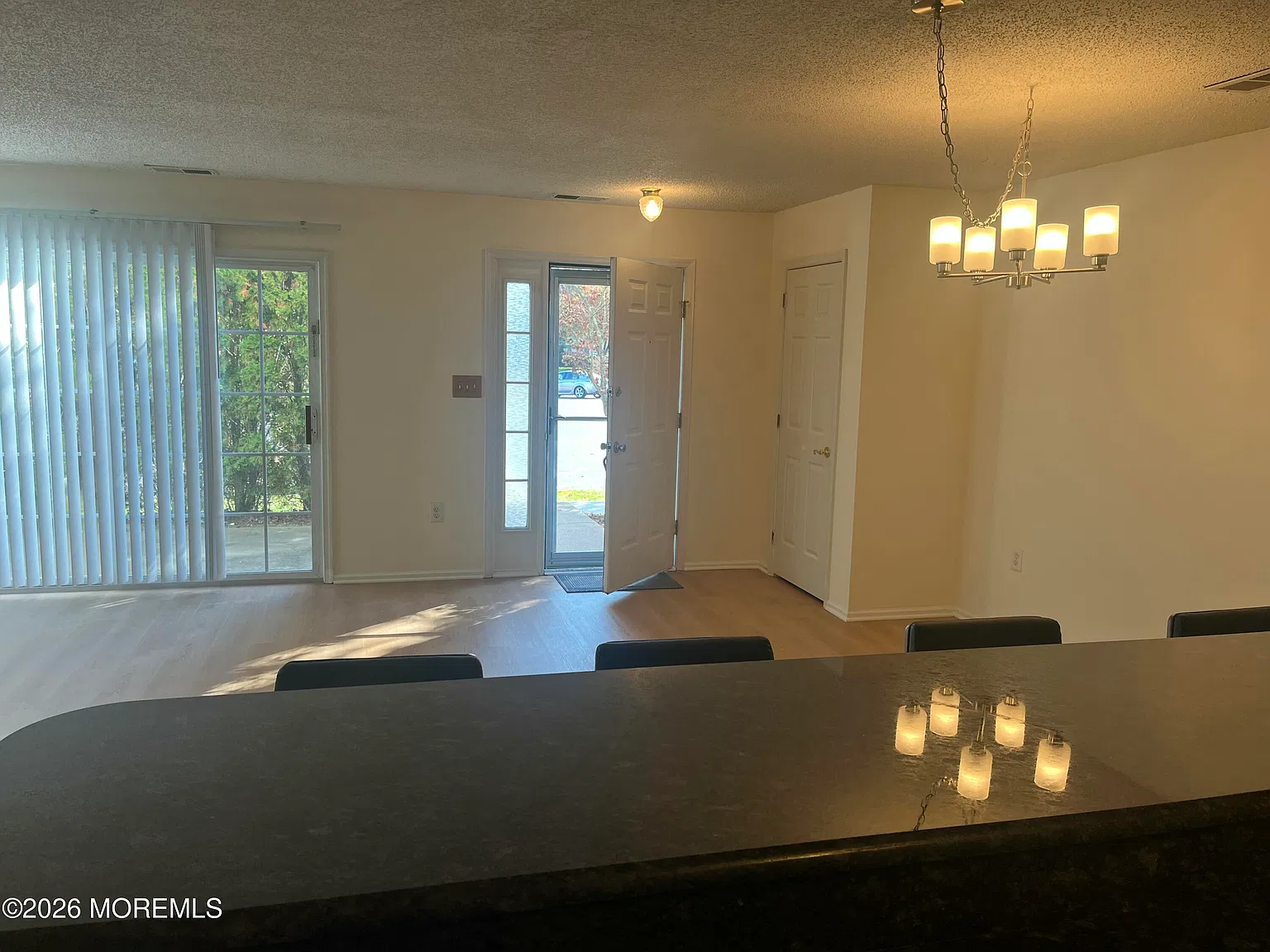 2 bed, 2.5 bath, 1652 sqft, $3,400 — Photo 3
