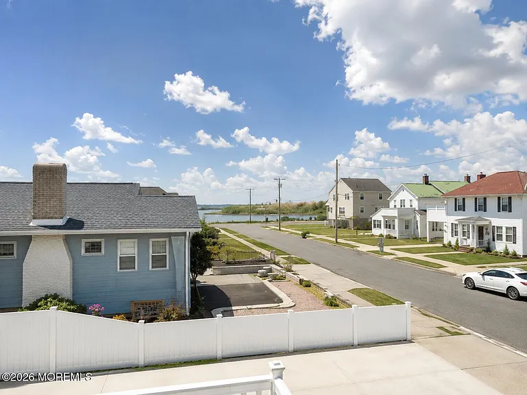 202 Palermo Ave — Photo 2